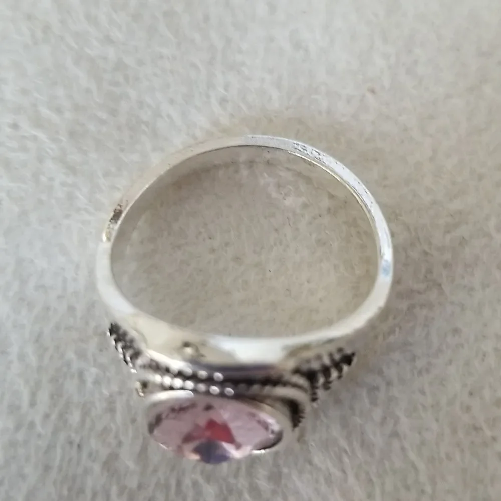 Pink clear stone silvertone ring size 8